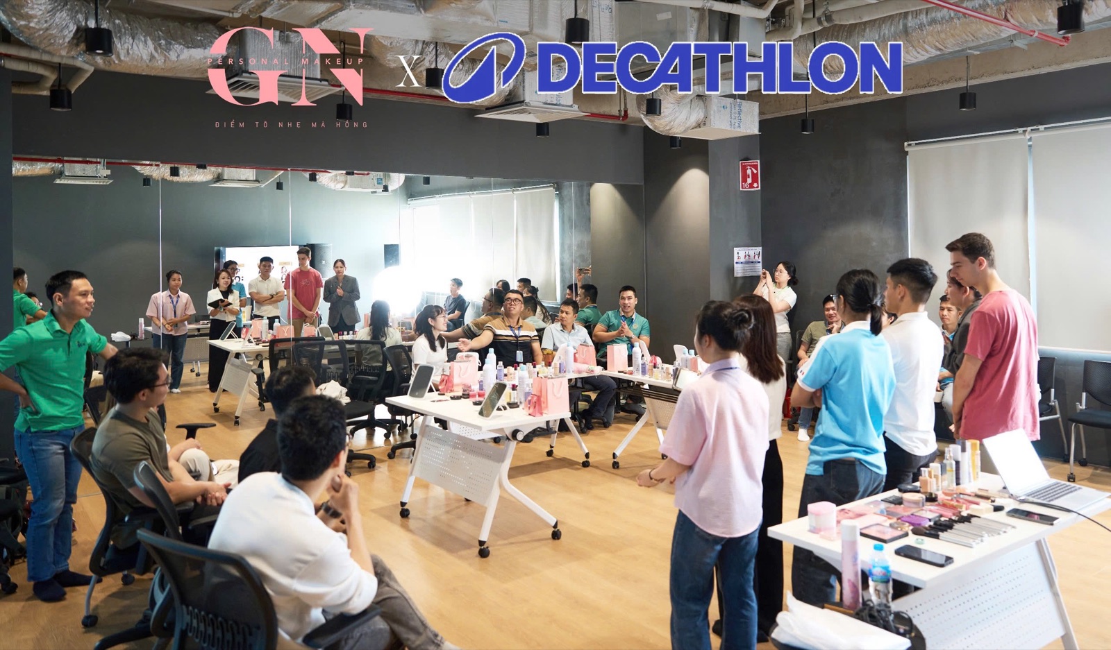 Workshop Personal Color vs Team Building Truyền thống — So sánh 7 tiêu chí cho HR Việt Nam