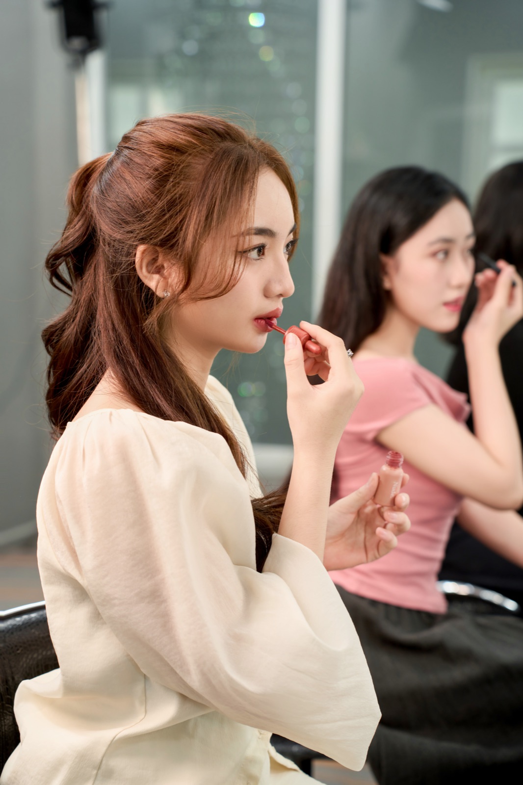 Học trang điểm cá nhân: Hướng dẫn đầy đủ từ A-Z cho người mới bắt đầu