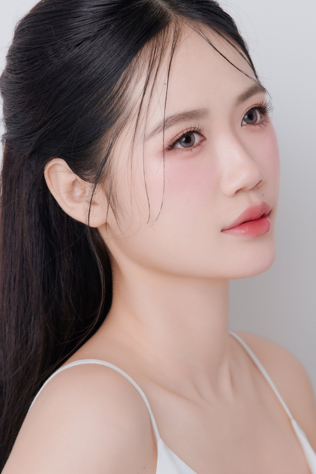 Cách chọn kem nền cho người Việt — Đừng chọn theo quảng cáo nữa
