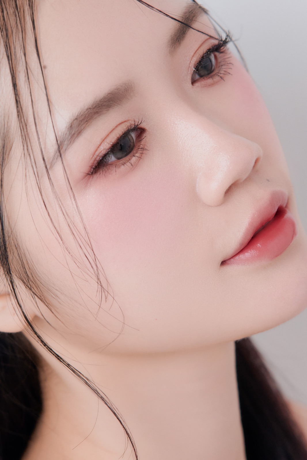 Concealer là gì? Cách che khuyết điểm không bị mốc